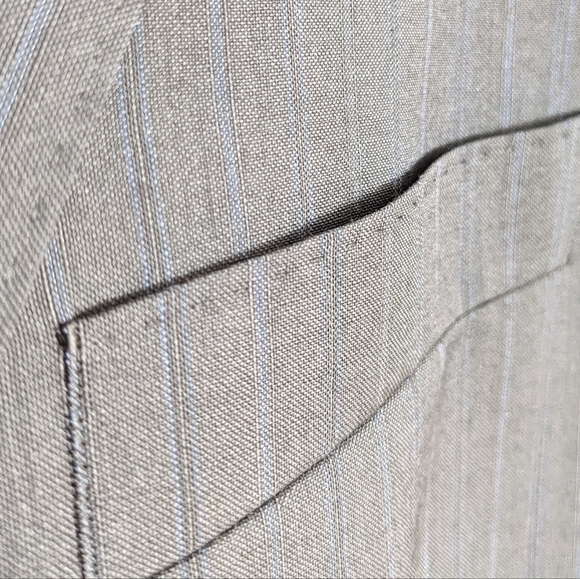 Hugo Boss dark blue striped 100% virgin wool blazer size 44L - Picture 2 of 11